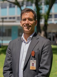 Dr Aron Chakera 